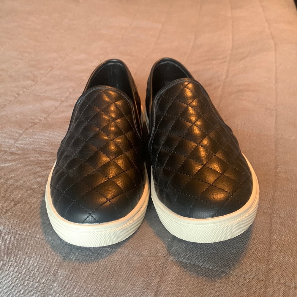 New Without Box Steve Madden quilted ECENTRCQ sneakers black 8.5 9 Run small